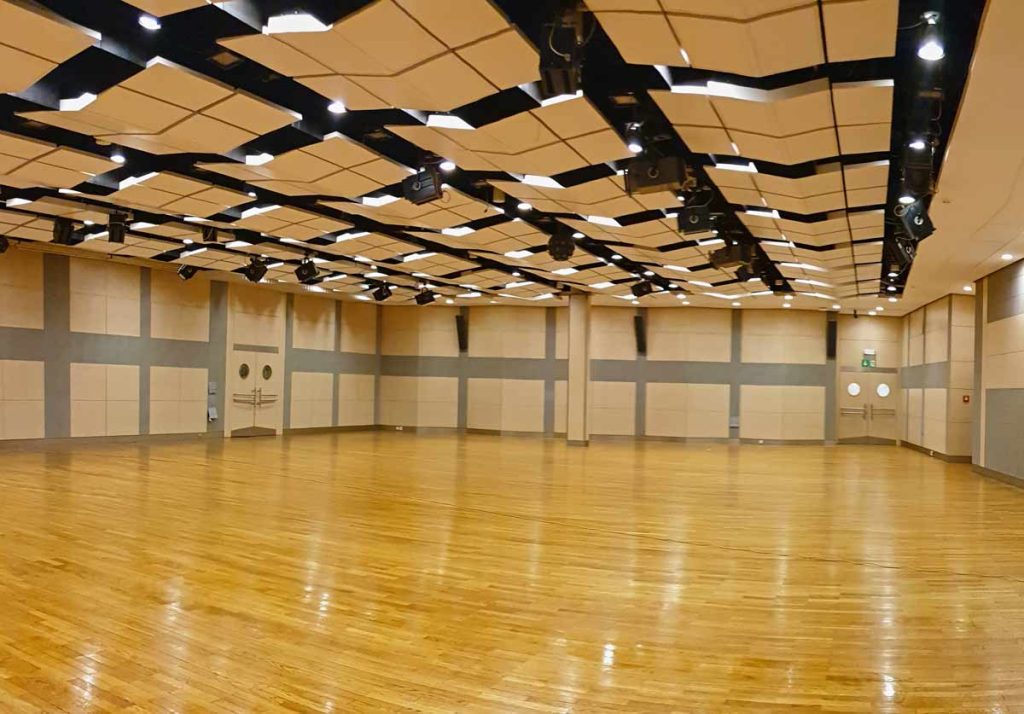 uitpõranda hooldus Praha konverentsikeskuses – Synteko Re-Cover hooldusõli ja Synteko Hardwax Oil põrandaõliga