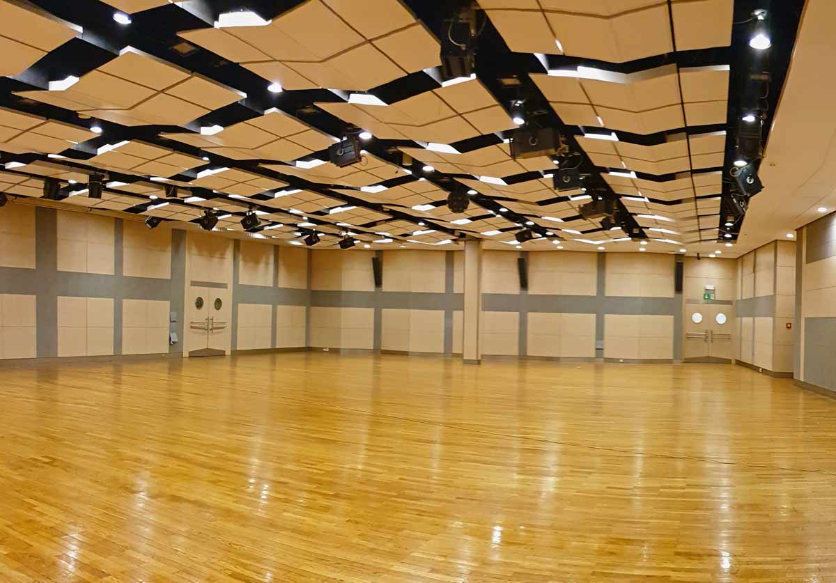 uitpõranda hooldus Praha konverentsikeskuses – Synteko Re-Cover hooldusõli ja Synteko Hardwax Oil põrandaõliga